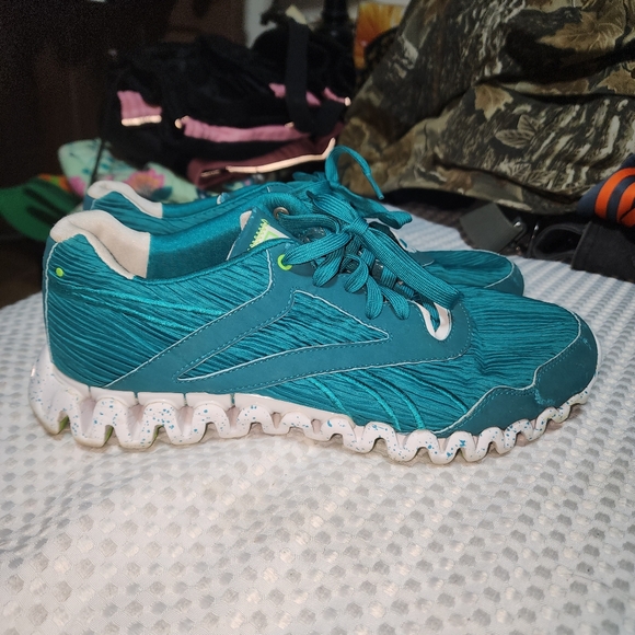 Reebok Shoes - REEBOK EUC WOMENS SZ 10.5 ZIGTECH BLUE GREEN CIRQUE DU SOLEIL SNEAKER SHOES